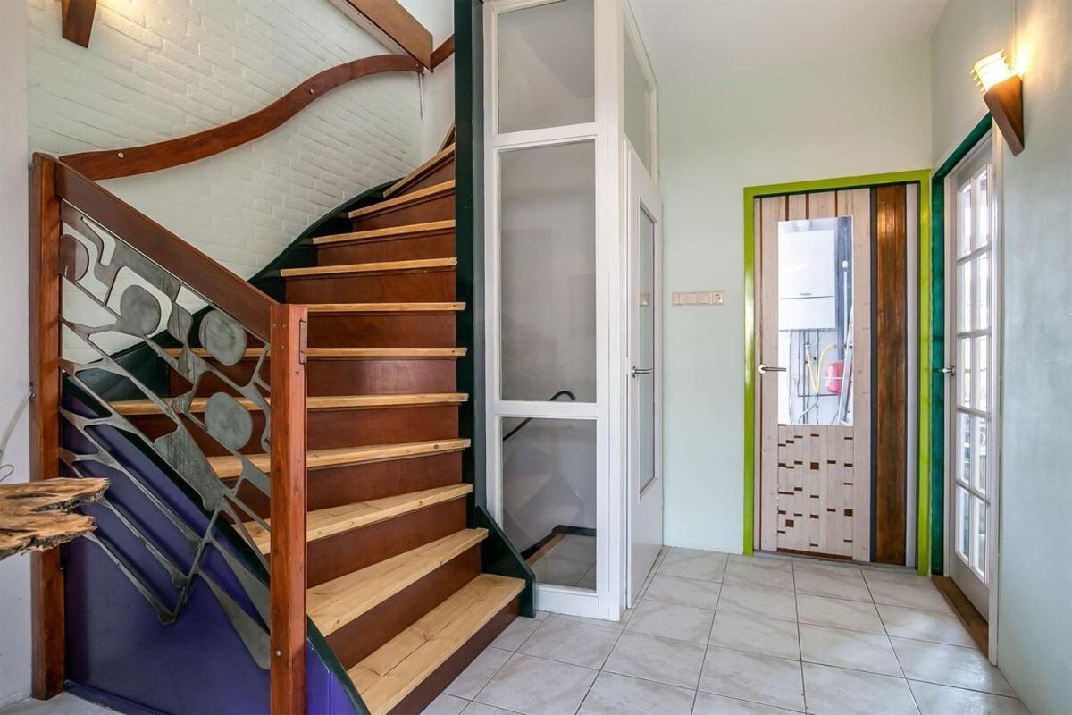 Apartment Center *